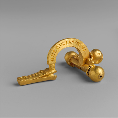 golden crossbow fibula